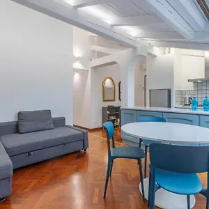  Apartamento Pratello Elegante E Raffinata Mansarda